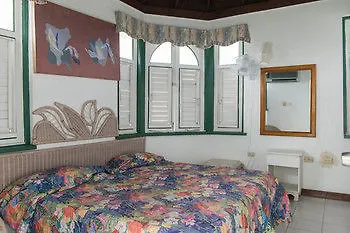 Crystal Beach Apartment At Seacastles مونتيغو باي جامايكا