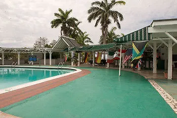 Crystal Beach Apartment At Seacastles مونتيغو باي 0*,  جامايكا